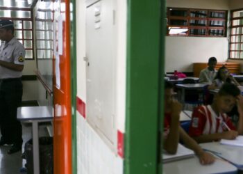 Justiça libera contratação de PMs para escolas cívico-militares em SP