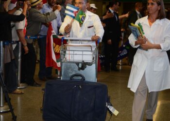 Associação de médicos cubanos repudia ação dos EUA contra Mais Médicos