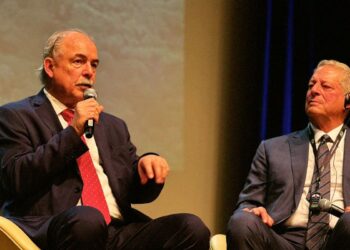 Clima é maior desafio que humanidade já enfrentou, diz Al Gore