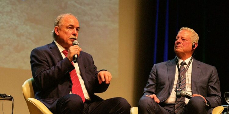 Clima é maior desafio que humanidade já enfrentou, diz Al Gore