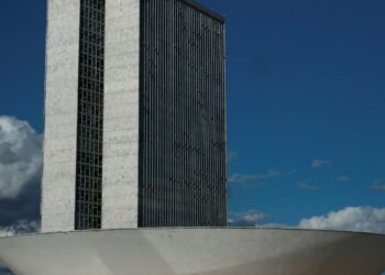 Conheça projeto que regula redes sociais para crianças e adolescentes