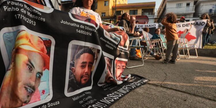 Familiares e movimentos fazem ato pelos dez anos da chacina de Osasco