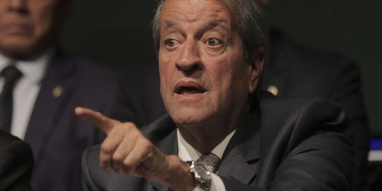 Valdemar pede autorização ao STF para visitar Bolsonaro