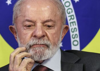 Lula critica atuação de Eduardo Bolsonaro nos EUA e pede cassação