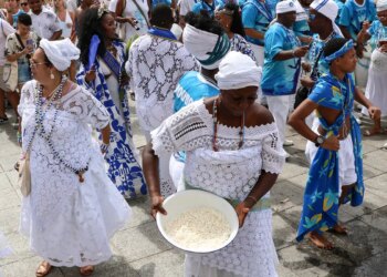 Fortaleza celebra Dia de Iemanjá com festa pela cidade