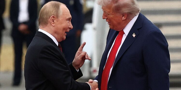 Trump e Putin encerram reunião sem acordo, mas com diálogo “produtivo”