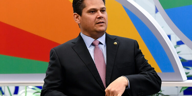 Davi comemora acordo para pesquisa de petróleo na Margem Equatorial — Senado Notícias