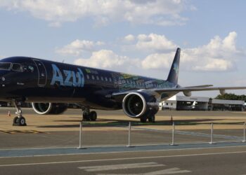 Azul encerra operações em 14 cidades