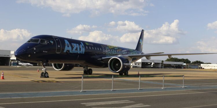 Azul encerra operações em 14 cidades
