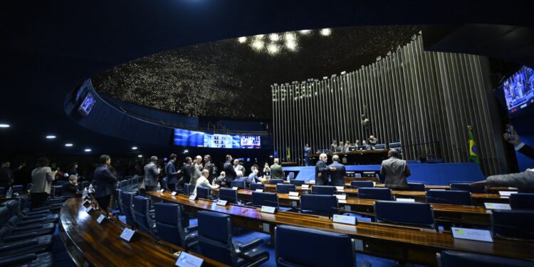 Plenário aprova acordo de transporte aéreo entre Brasil e Finlândia — Senado Notícias