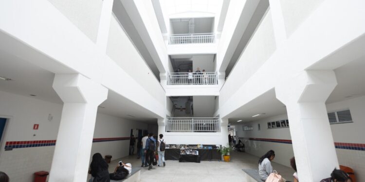 Escola em tempo integral deve ter jornada mínima de 35 horas semanais