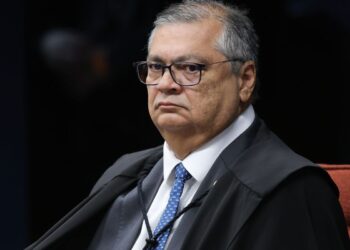 PF indicia mulher que tentou agredir Flávio Dino durante voo