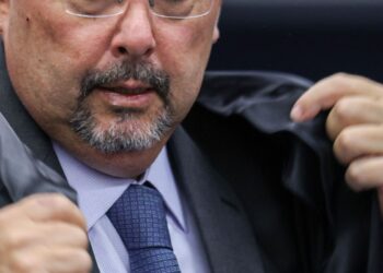 Não há uma única prova que ligue Bolsonaro a golpe de 8/01, diz defesa