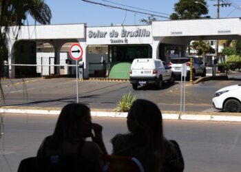 Polícia reconhece falhas em relatório de vistoria na casa de Bolsonaro