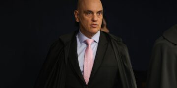 Moraes vota para condenar Bolsonaro e mais sete por golpe de Estado