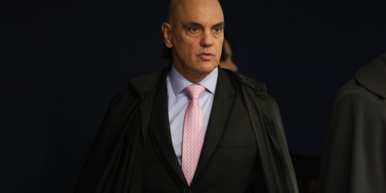 Moraes vota para condenar Bolsonaro e mais sete por golpe de Estado