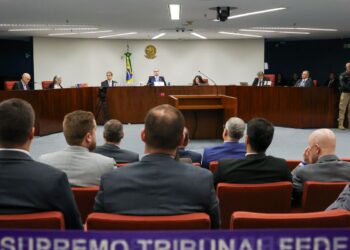 Ao vivo: STF retoma julgamento de Bolsonaro; Dino é o segundo a votar 