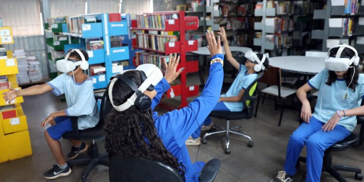 Rádio Nacional da Amazônia celebra dia do bioma em escola do DF