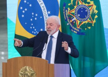 Lula critica projeto que dificulta ação judicial contra parlamentares