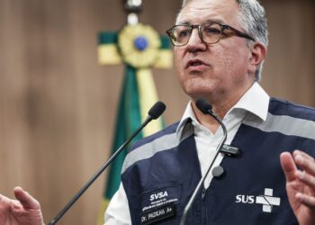 Saúde lista principais sinais e sintomas de intoxicação por metanol