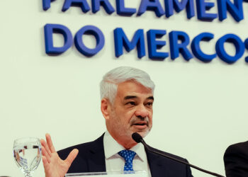 Humberto Costa é o novo presidente do Parlasul — Senado Notícias