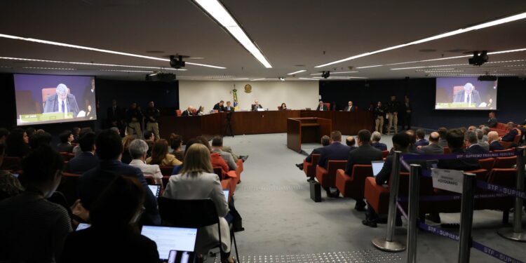 STF cancela sessão plenária e julgamento sobre golpe continua à tarde