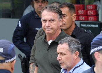 Moraes pede explicações sobre escolta que levou Bolsonaro ao hospital