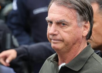 Bolsonaro teve pré-síncope, vômitos e queda de pressão, diz defesa