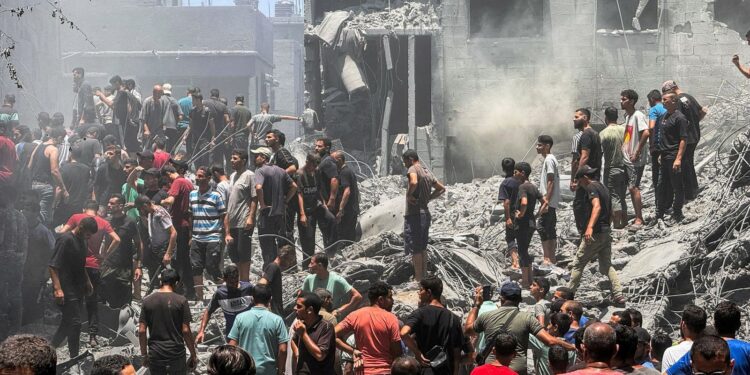 Israel lança grande ataque terrestre e diz que “Gaza está em chamas”