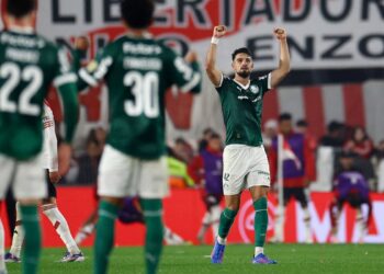Palmeiras supera pressão e derrota River no Monumental de Núñez
