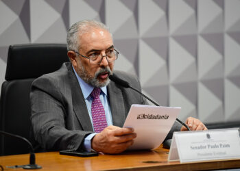 CCJ debate PEC que reduz jornada semanal para 36 horas — Senado Notícias