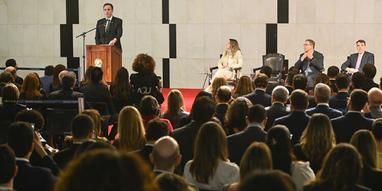 Conselho Nacional da Advocacia Pública Fiscal apresenta estatuto ao Congresso — Senado Notícias