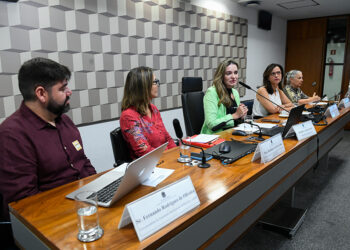 Educadores elogiam política de formação de professores, mas apontam desafios — Senado Notícias