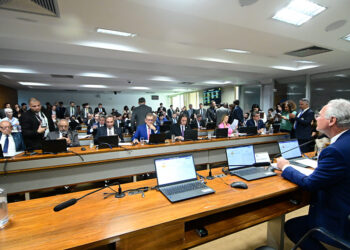 CAE aprova retirada de despesas com ‘tarifaço’ do teto de gastos — Senado Notícias