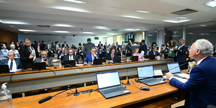 CAE aprova retirada de despesas com ‘tarifaço’ do teto de gastos — Senado Notícias