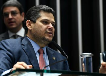 Senado afasta historiador Eduardo Bueno, o ‘Peninha’, do Conselho Editorial — Senado Notícias