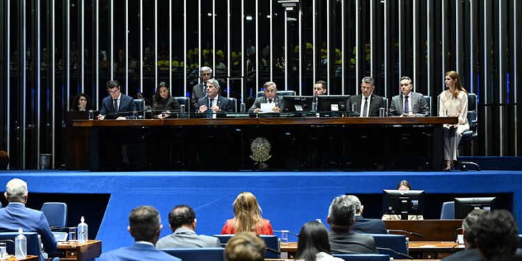 Sessão destaca importância social do Sistema S — Senado Notícias