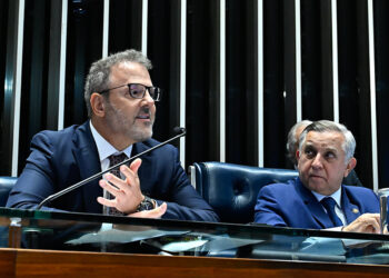 Defesa da democracia marca homenagem a associação dos procuradores — Senado Notícias