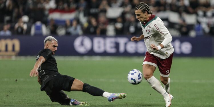 Brasileiro: Fluminense e Corinthians medem forças no Maracanã