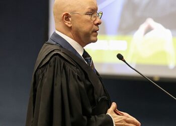 Ex-comandante não colocou Marinha à disposição do golpe, alega defesa