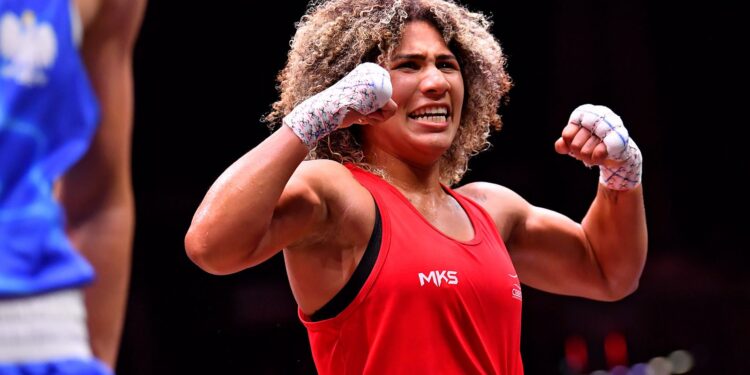 Rebeca Lima é campeã mundial de boxe em Liverpool