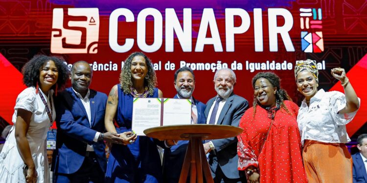 Lula critica imaginário racista que persiste no país, em conferência