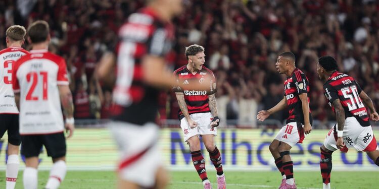 Com direito a gol relâmpago, Flamengo derrota Estudiantes no Maracanã