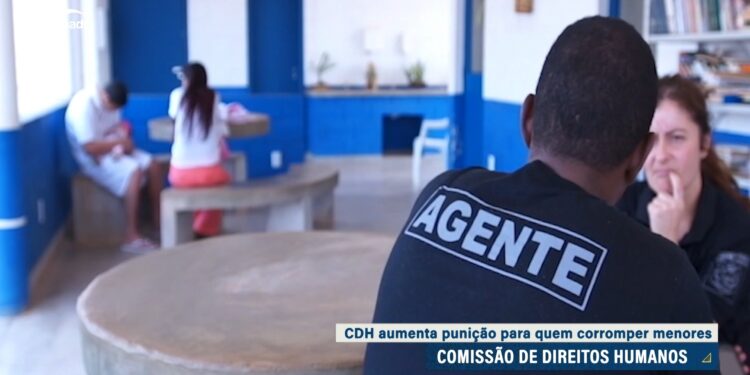 CDH aprova pena de até 14 anos para aliciamento de criança ou adolescente — Senado Notícias
