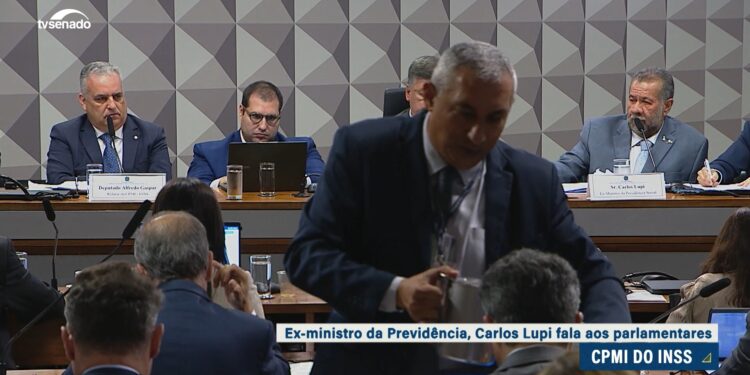 Carlos Lupi diz à CPMI que INSS só percebeu tamanho da fraude após ação da PF — Senado Notícias