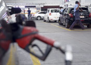 Força-tarefa garante abastecimento de combustível no Rio de Janeiro