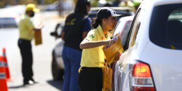 Transporte: melhor lugar de criança no carro é o meio do banco de trás