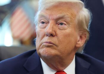 Trump ameaça cancelar licenças de TVs e rádios que criticam governo