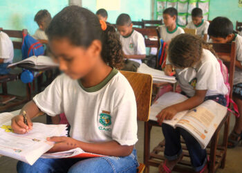 Formação de professor para alfabetização é tema de debate na terça — Senado Notícias