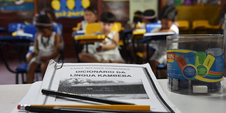 Indígenas e quilombolas poderão escolher nomes de escolas em suas comunidades — Senado Notícias